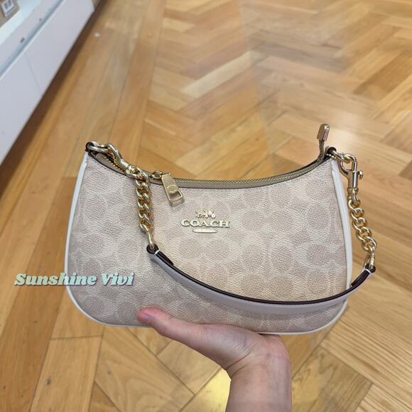 NWT Coach Teri Shoulder Bag In Signature Canvas CV933 Gold/Sand/Chalk - Picture 1 of 12